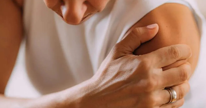 What to Know About Frozen Shoulder image